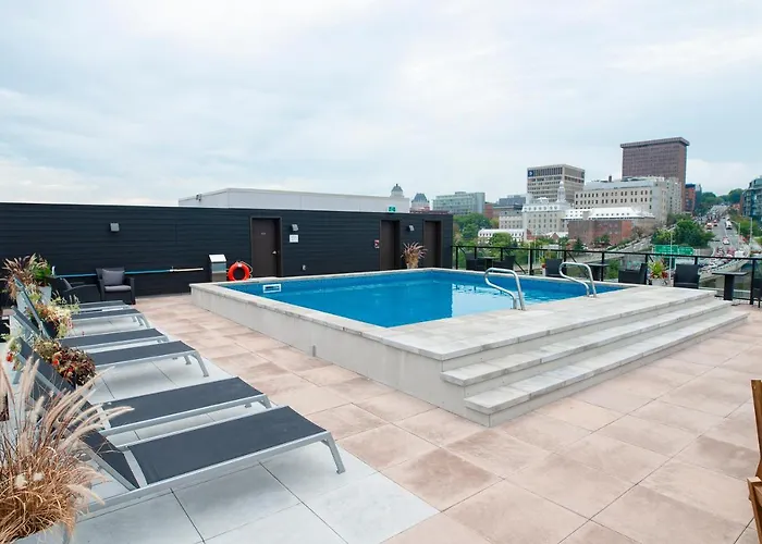 Le 908, Suberbe Condo Neuf Avec Piscine